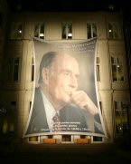 Portrait de François Mitterrand sur la façade du Parti Socialiste Portrait de François Mitterrand sur la façade du Parti Socialiste