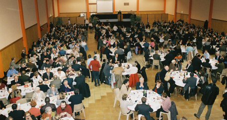 Le repas amical dans la salle polyvalente de Jarnac Le repas amical dans la salle polyvalente de Jarnac