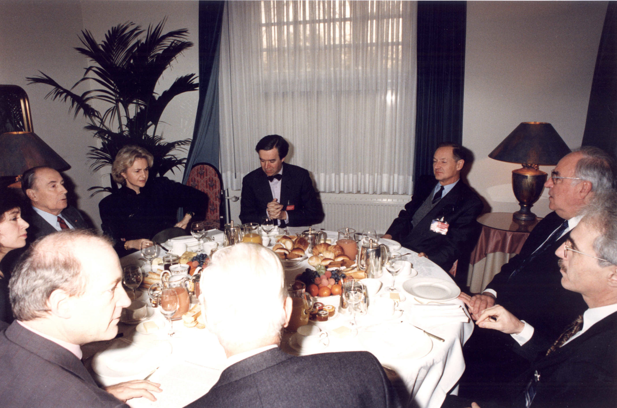 Petit déjeuner entre François Mitterrand, Helmut Kohl