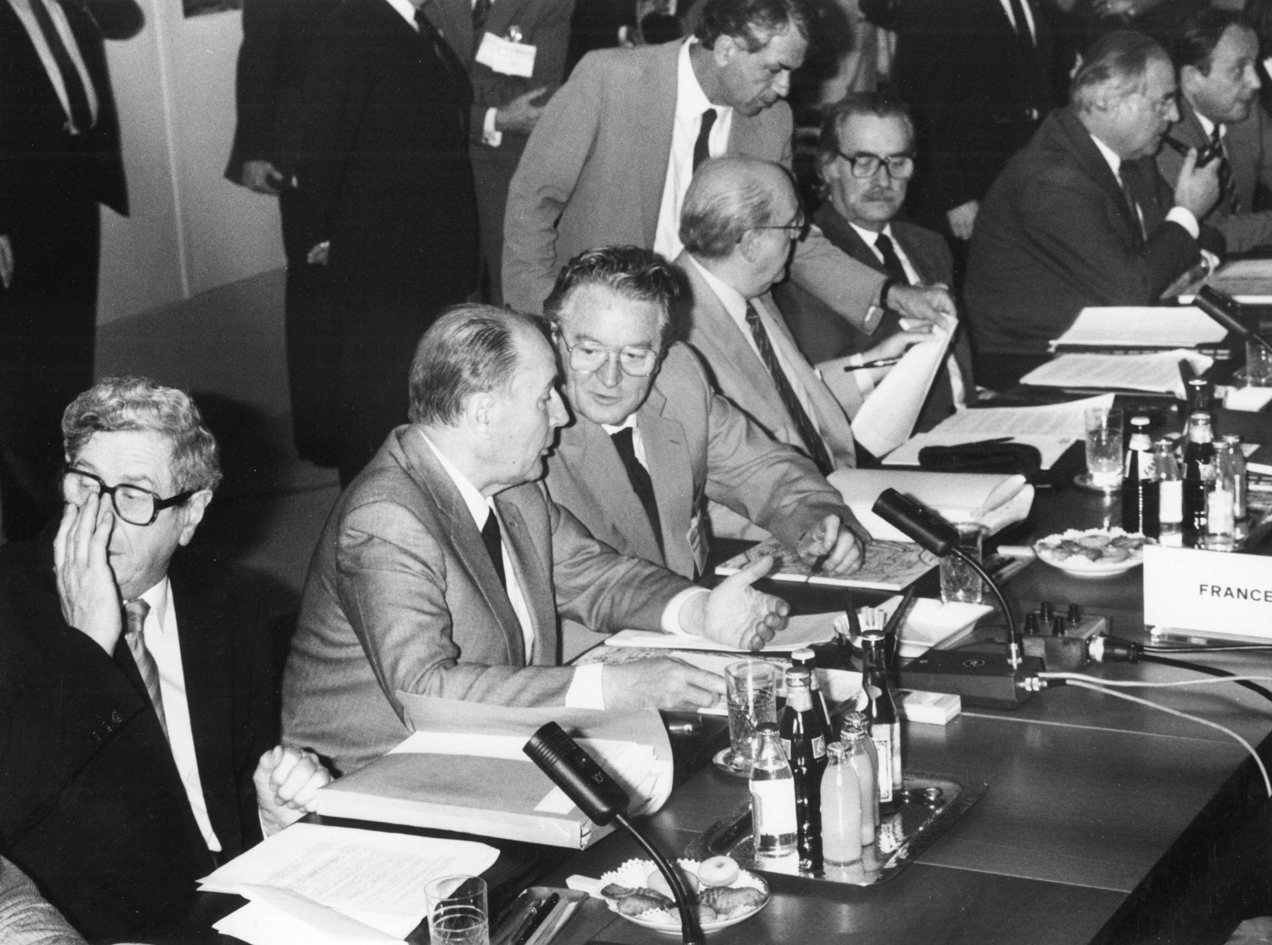 François Mitterrand et Roland Dumas François Mitterrand et Roland Dumas