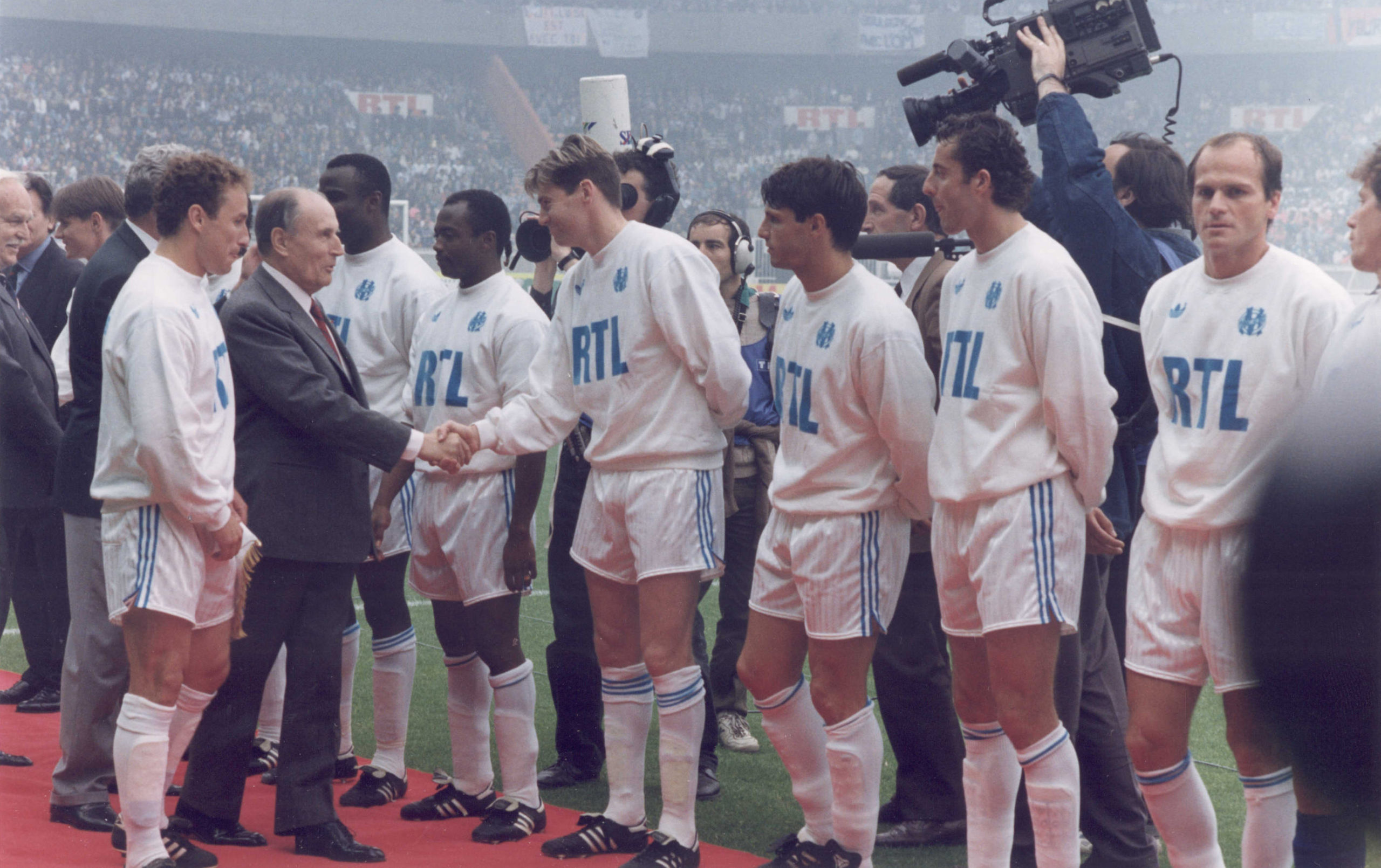 Jean-Pierre Papin présente l'équipe de l'OM Jean-Pierre Papin présente l'équipe de l'OM