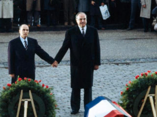 François Mitterrand et Helmut Kohl - le geste de Verdun