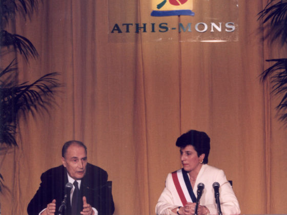 Allocution de François Mitterrand à l’Espace Michelet, accompagné de Marie-Noëlle Lienemann, maire d’Athis Mons. (DR/IFM)