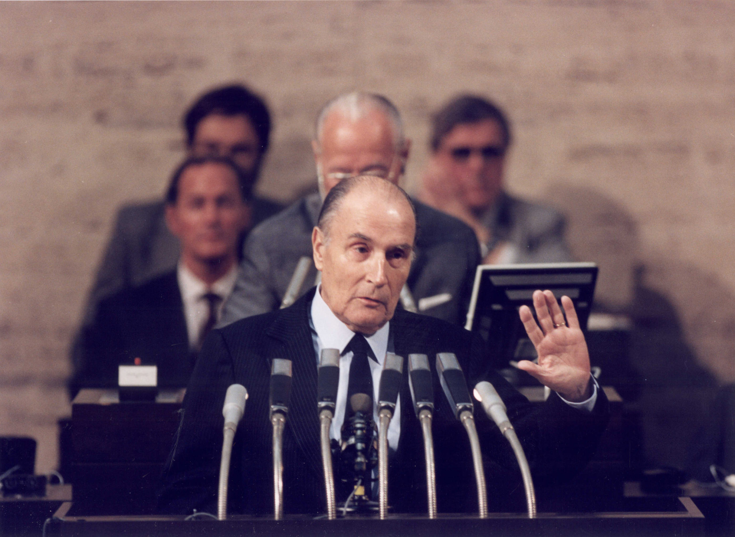 Allocution du président de la République à la séance solennelle de l'Assemblée fédérale tchécoslovaque