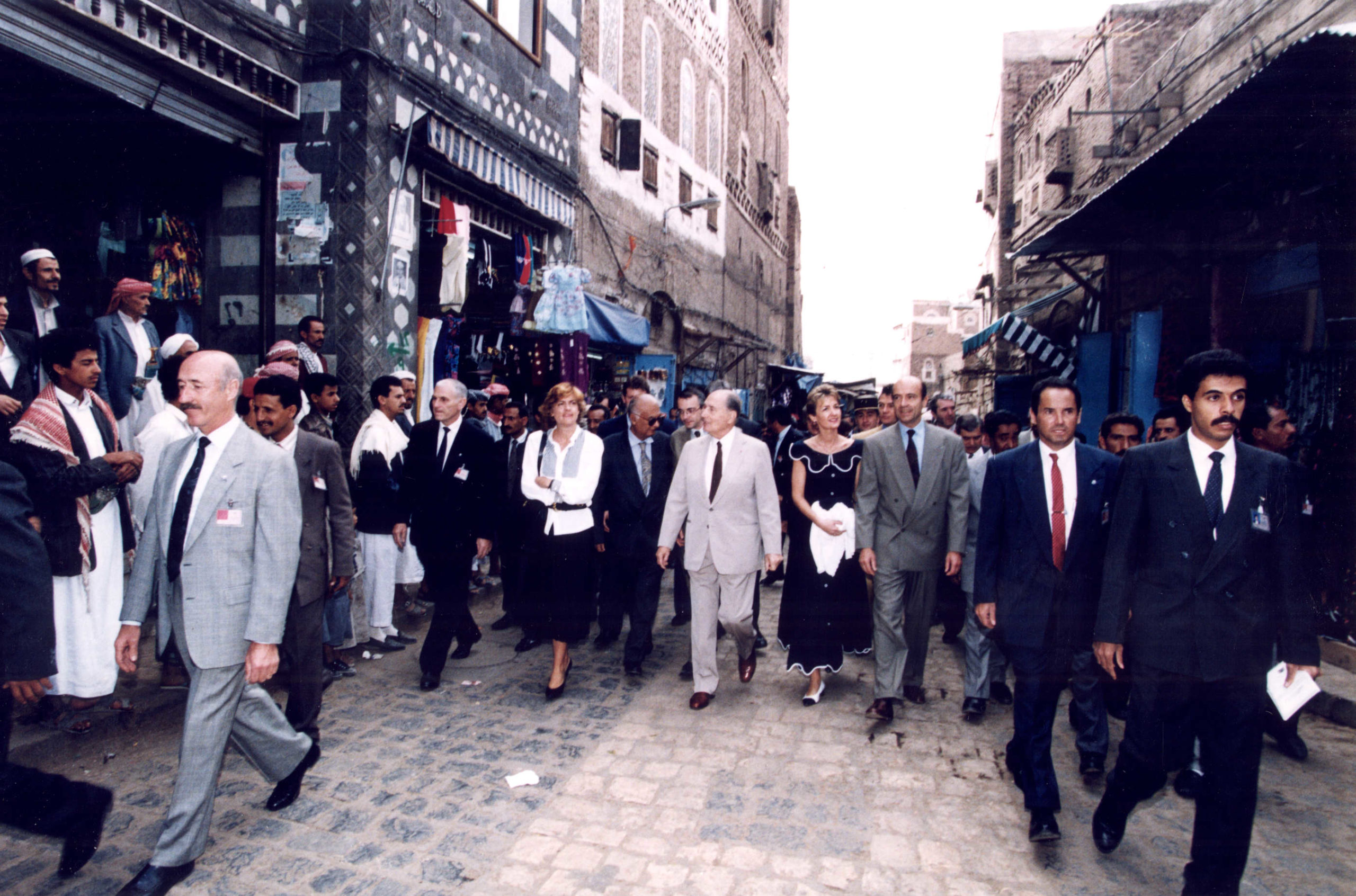 François Mitterrand dans la vieille ville de Sanaa